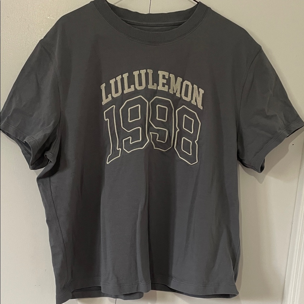 lululemon athletica Gray Short Sleeve Tee